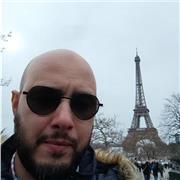 Professeur donne cours de maths pour des élèves en primaire, collégien(ne)s ou encore lyceen(ne)s du secteur publique ou privé
